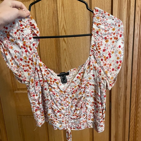 Forever 21 floral crop top - Picture 3 of 3